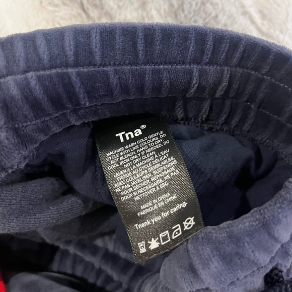 Aritzia TNA Relaxed Velour Sweatpant Blue - Picture 4 of 7